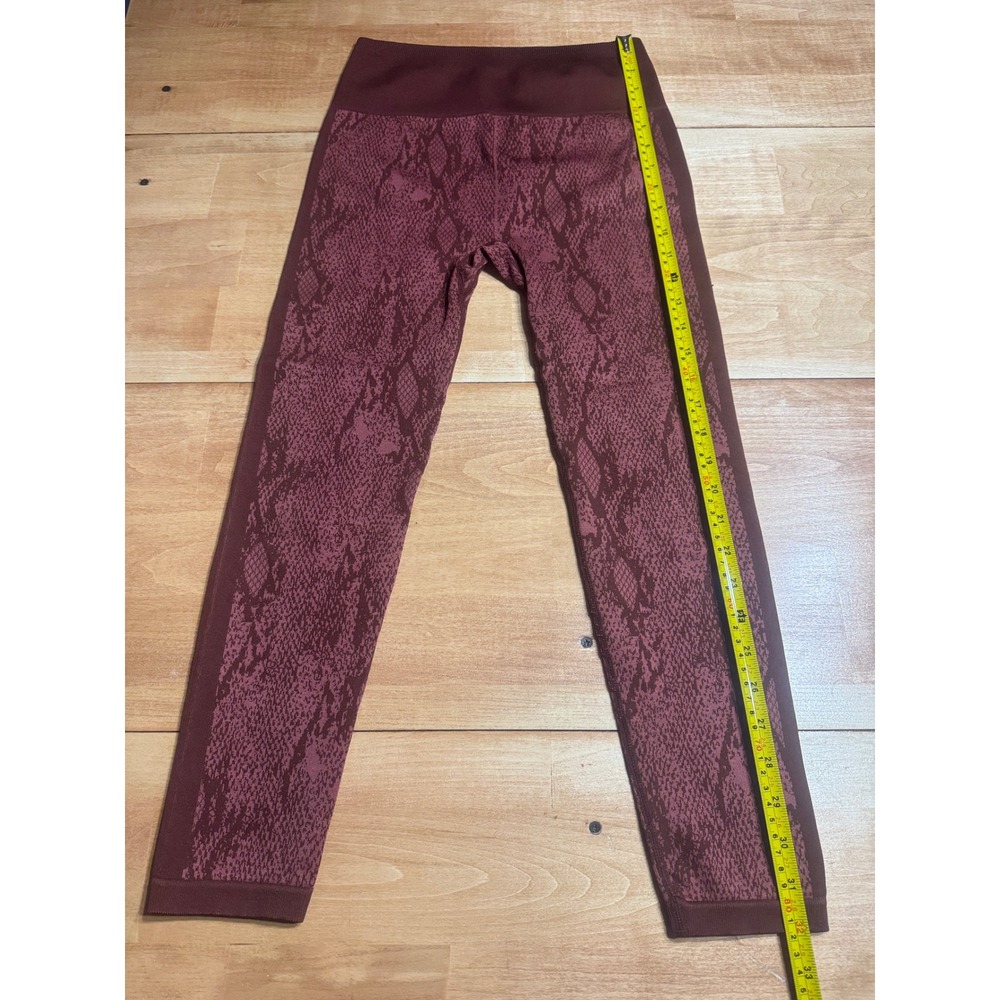 Fabletics‎ Seamless Snake Print Athletic Leggings Burgundy Size Medium